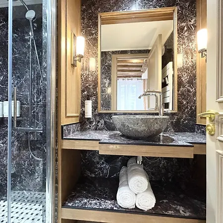Merveil - Signature - Tour Eiffel - Bourgogne Apartment