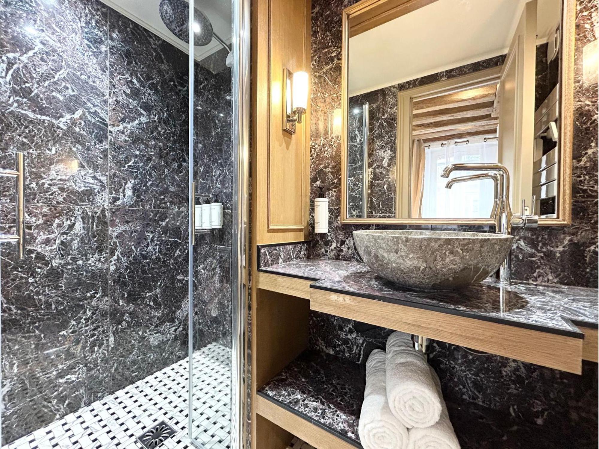 Merveil - Signature - Tour Eiffel - Bourgogne Apartment